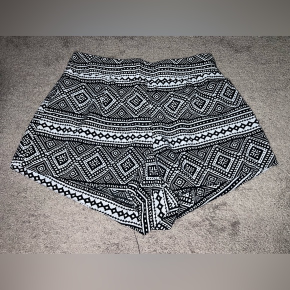 Patterned shorts - Picture 1 of 3